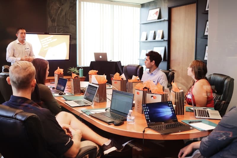 Maps and analytics on a screen